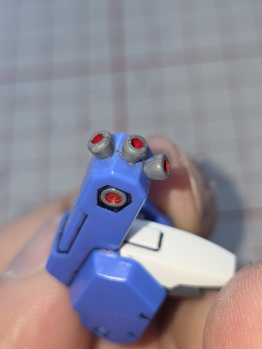 今まで作った奴は新しめなんだろうなぁ～
色を塗らざるを得ないキットを始めてしまった💦

とりあえず環境的に難しいからマーカーでww

こんな細かいところオレみたいなペーペーにはこれが限界よ🤣

グレーとブラックの細先タイプを作ってくれよ～💨

#ガンプラ好きと繋がりたい