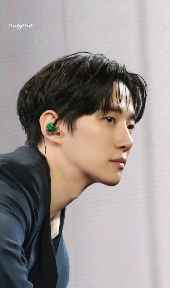 어린이 때부터 목선이 남달랐음

#이준호 #LEEJUNHO