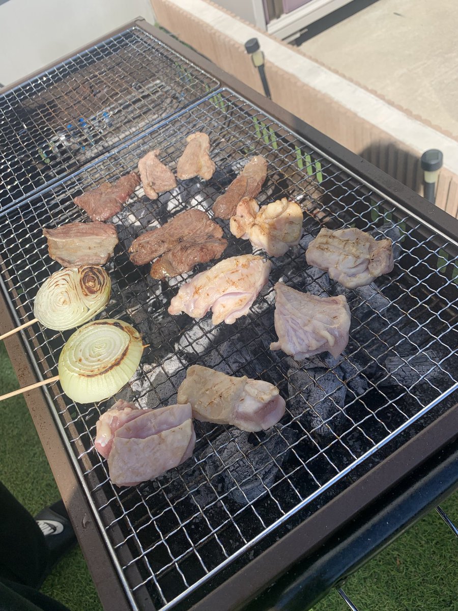 aokingdom_'s tweet photo. それでは、BBQを始めたいと思います。 https://t.co/9FZoj3ftFR