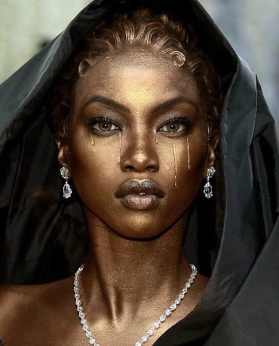vanilye1's tweet photo. Which celebrity dressed the best for this year at met gala? Me: Anok yai https://t.co/OxzoSKSDsJ