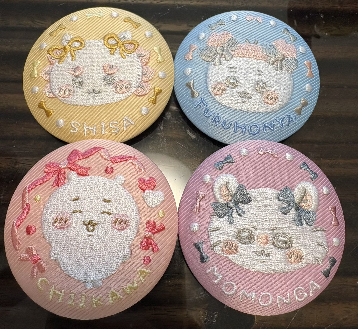 刺繍缶バッジ4つ買ってみたらくりまんもうさぎも出なかったw 刺繍缶バッジ4つ買ってみたらくりまんもうさぎも出なかったw