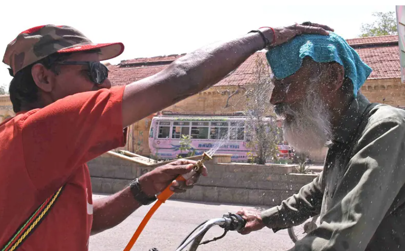 Multansultan786's tweet image. Karachi faces severe heatwave as temperature hits 44.1°C, highest since 2018, with 10 deaths reported amid power cuts and water shortages; Met Office expects relief from today as sea breeze returns #Karachi #Heatwave #Pakistan #ClimateUpdate