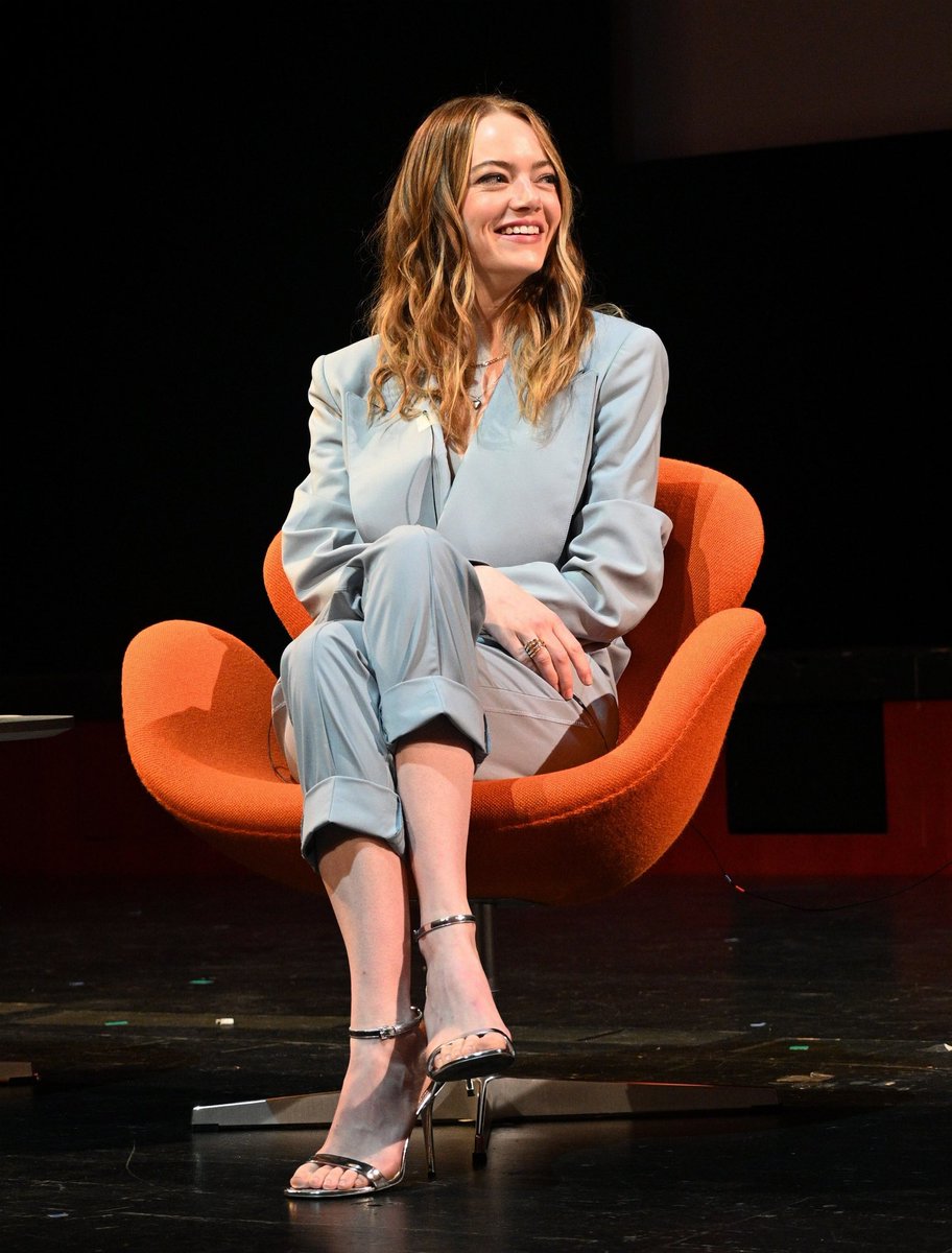emma stone throwbacks| fan account tweet media