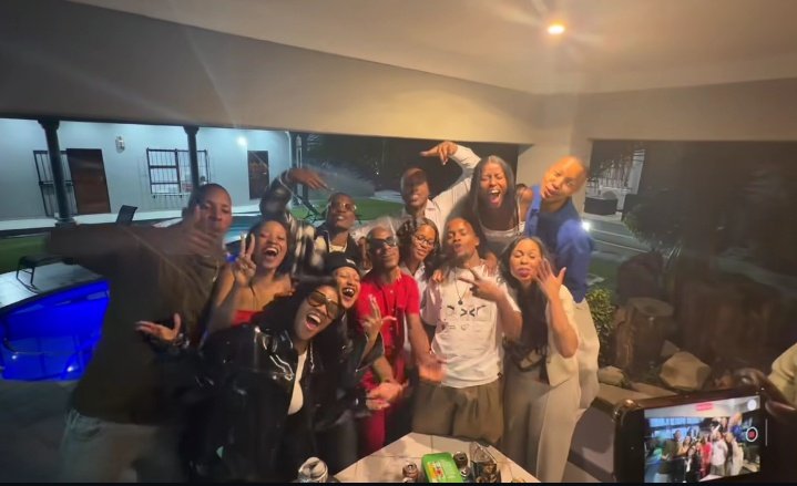 Tsheki 🌈 tweet media