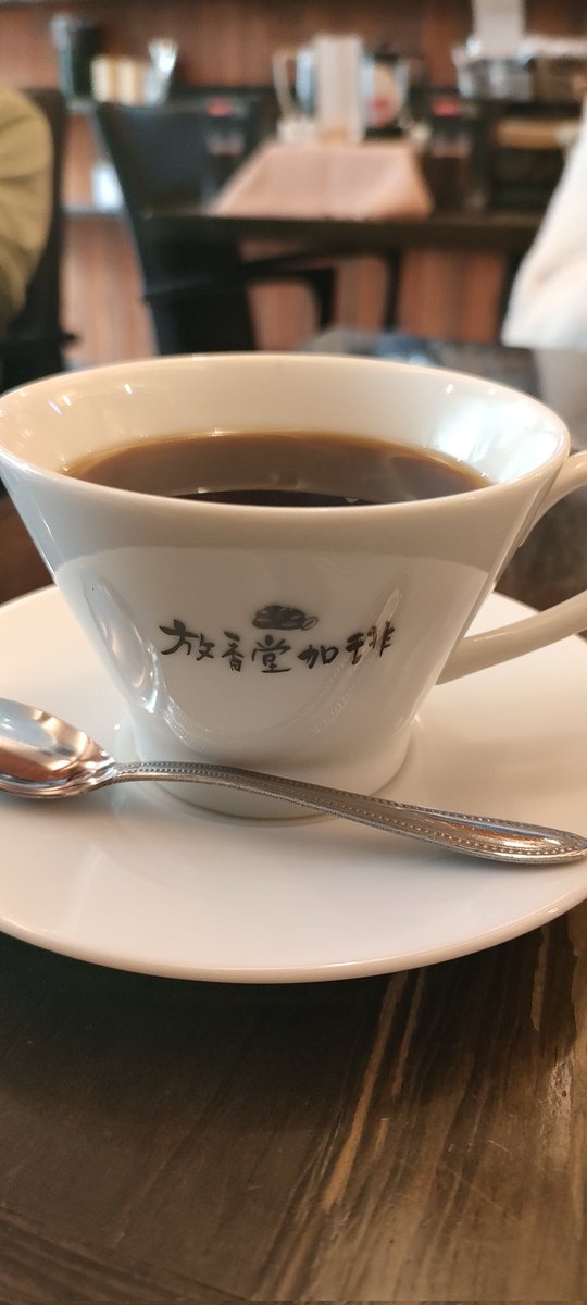 yuuki021200's tweet photo. お店で飲むコーヒー、美味しい。 https://t.co/erx49ad5rZ