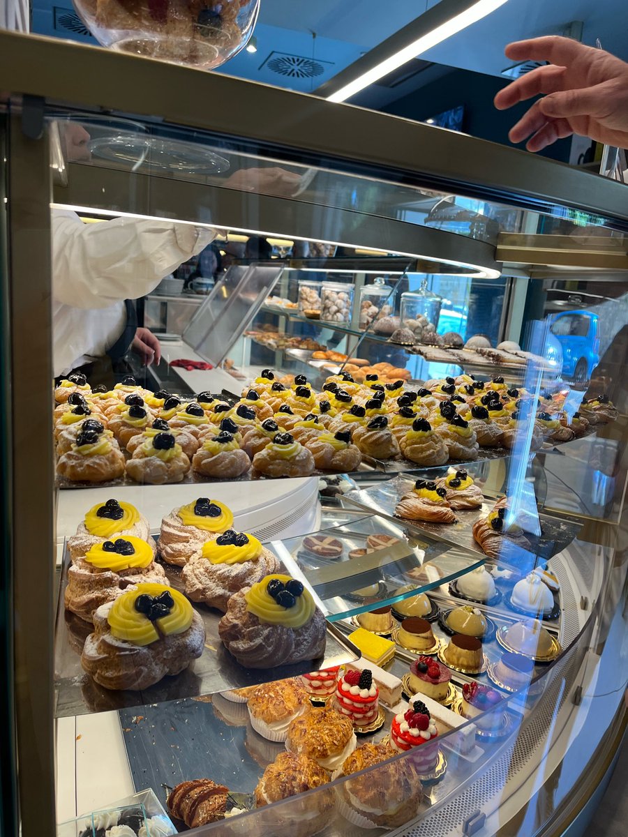 AnnaMariaDeFalc's tweet image. Buongiorno da #Napoli che mangia!