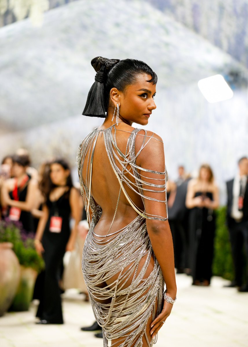 simoneanetwork's tweet photo. 📸 | Simone Ashley attends the Met Gala on May 4, 2026 in New York City, NY https://t.co/0Q0gDAJRff