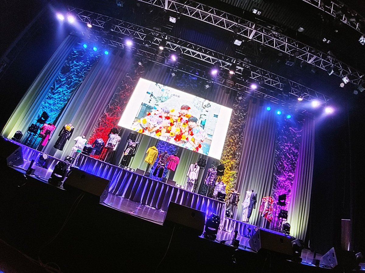 帰宅！
青春もフェスも楽しかった☺️

あの日脳内を巡った邪魔な気持ちやモヤモヤは
『今はもうそんなことはどうでもいい』
が救ってくれた。

ライブ後にオタクとごはん食べれたのも嬉しかった、気遣い屋さんありがと。