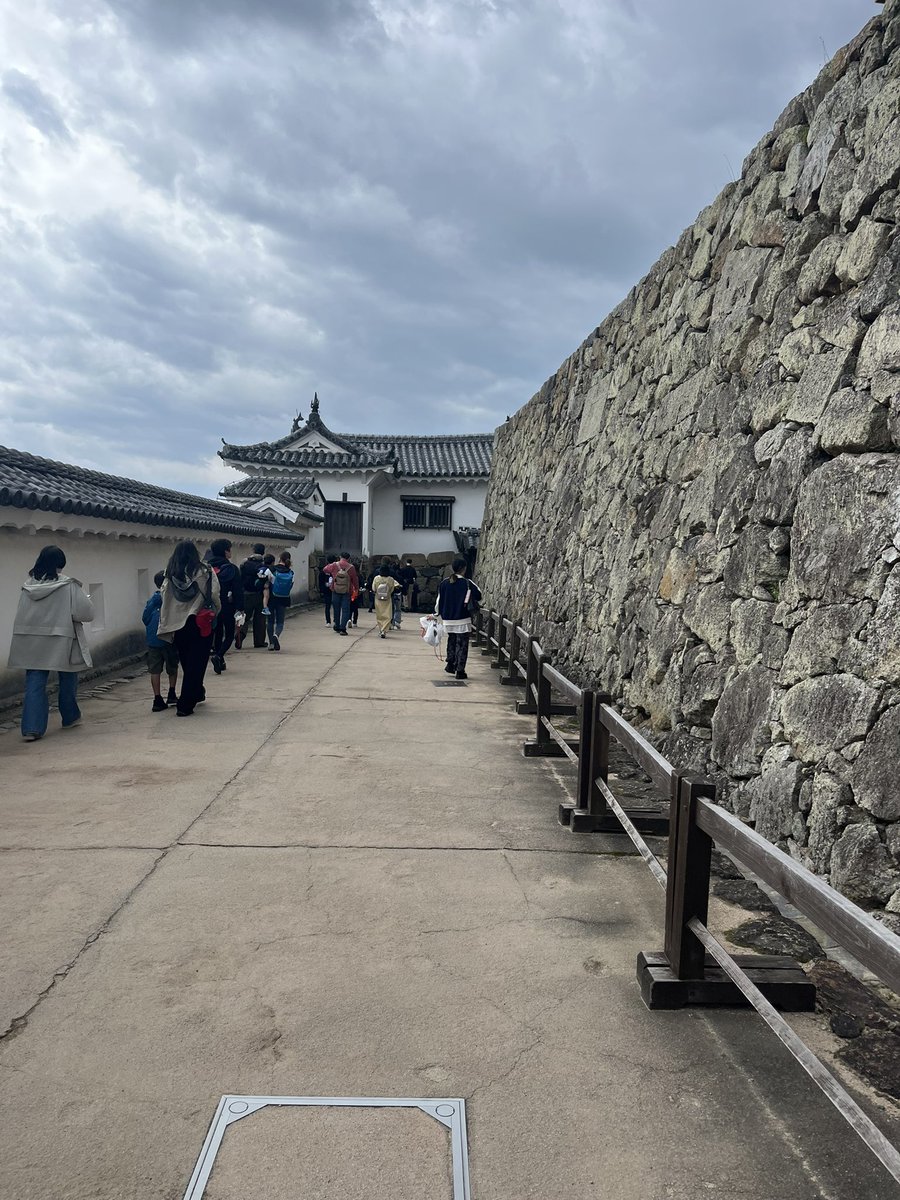 10tenkiko's tweet photo. 50年ぶりに姫路城を訪れました。
地階から7階まで登ったことになるらしい、運動不足だから足がガクガクw https://t.co/hd8kl391fB