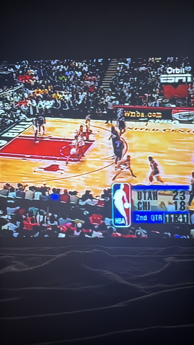 PizzaDisciple's tweet photo. You know you’re getting old when you rewatch mid 90s basketball games recorded on VHS on YouTube  as a form of comfort.

Chicago Bulls VS Utah Jazz (1997 Finals Game 6) https://t.co/ug7JNkkPUL