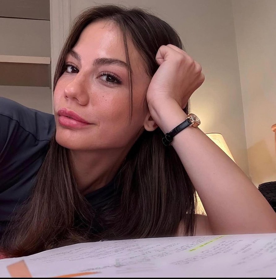 🦋Eres un regalo para el mundo, eres única y especial
#DemetÖzdemir
