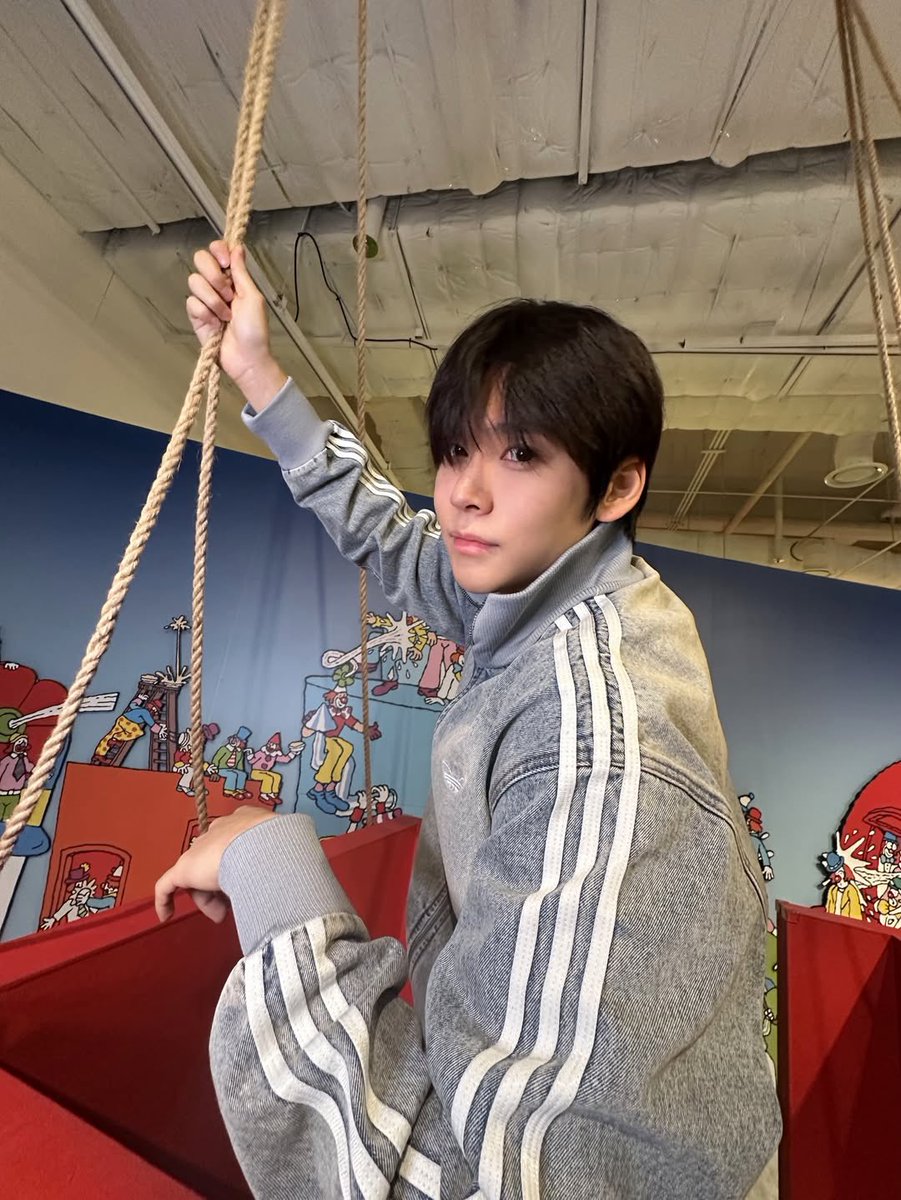성은 tweet media