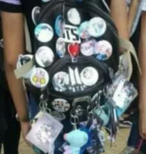 BTS? Ay y esos quiénes serán 
Mi mochila: