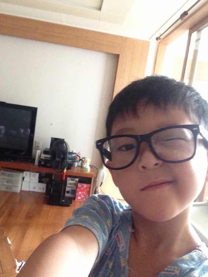 Donghyeon gotta be the idol with the funniest childhood photos😭😭