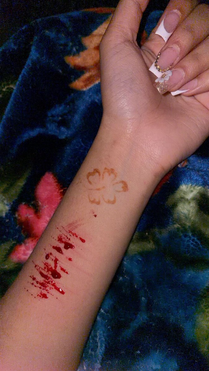 mommyschampagne's tweet photo. fresh new set #sh #selfharm #twsh #edsh https://t.co/JC4yy1tJDB