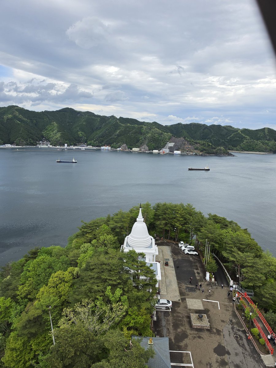 mirugai0's tweet photo. 釜石大観音からの景色、道の駅みやこで
牡蠣とニタリクジラのユッケ、寿司。
うまくて、思わずニタリと笑う！
#釜石大観音
#釜石ラーメンも食べる
#宮古市
#ニタリクジラ https://t.co/gMJiWiGfUo