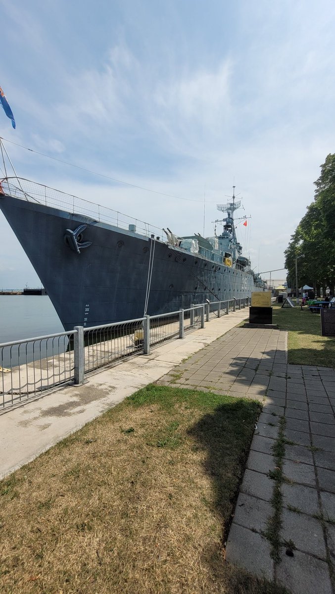 jamiefriesen's tweet image. The Battle of the Atlantic (1939–45) was the longest continuous military campaign of WWII and Canada played a vital role in keeping supply lines open to Britain. 

Destroyers like HMCS Haida and small corvettes like HMCS Sackville were crucial in the fight. 
 #lestweforget