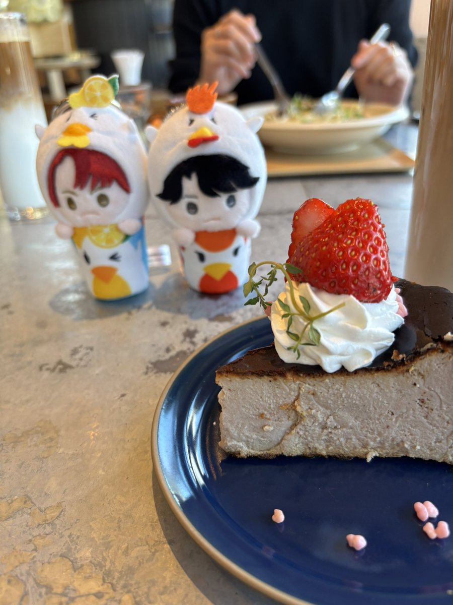 happytomopa_mga's tweet photo. カフェにて腹ごしらえ🍰☕️
さぷちゃんいつも連番ありがとー♡
#MrsGREENAPPLE 
#ゼンジン未到とイミュータブル https://t.co/SsIcZlj4C8