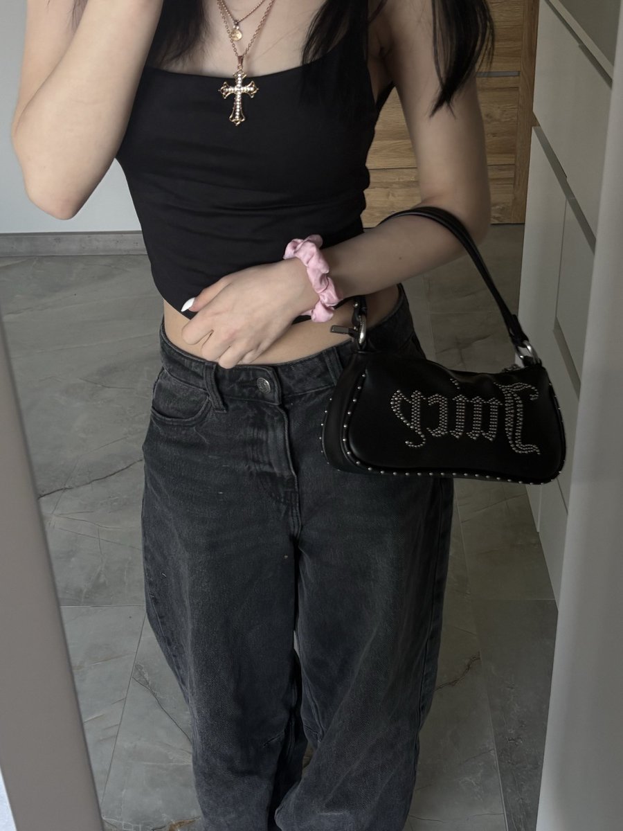 𝐋𝐢𝐯 👸🏻 tweet media