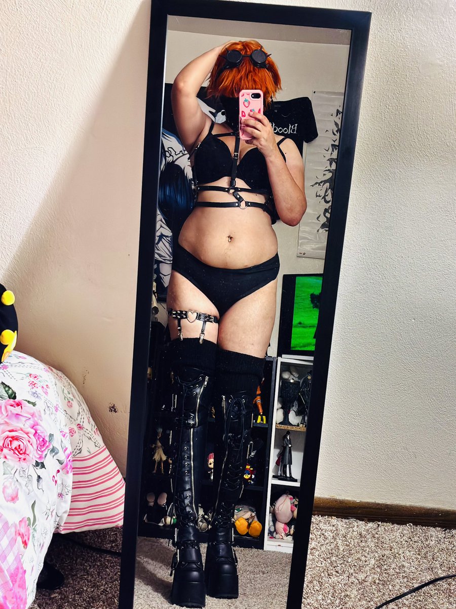 meltydemon's tweet photo. Beh beh beh something something you've misbehaved now a demon from Hell is going to sexually torture you beh beh whatever goodnight.

#nsfw #nsfwtwtًً  #selfie https://t.co/gmPWyFLWyV