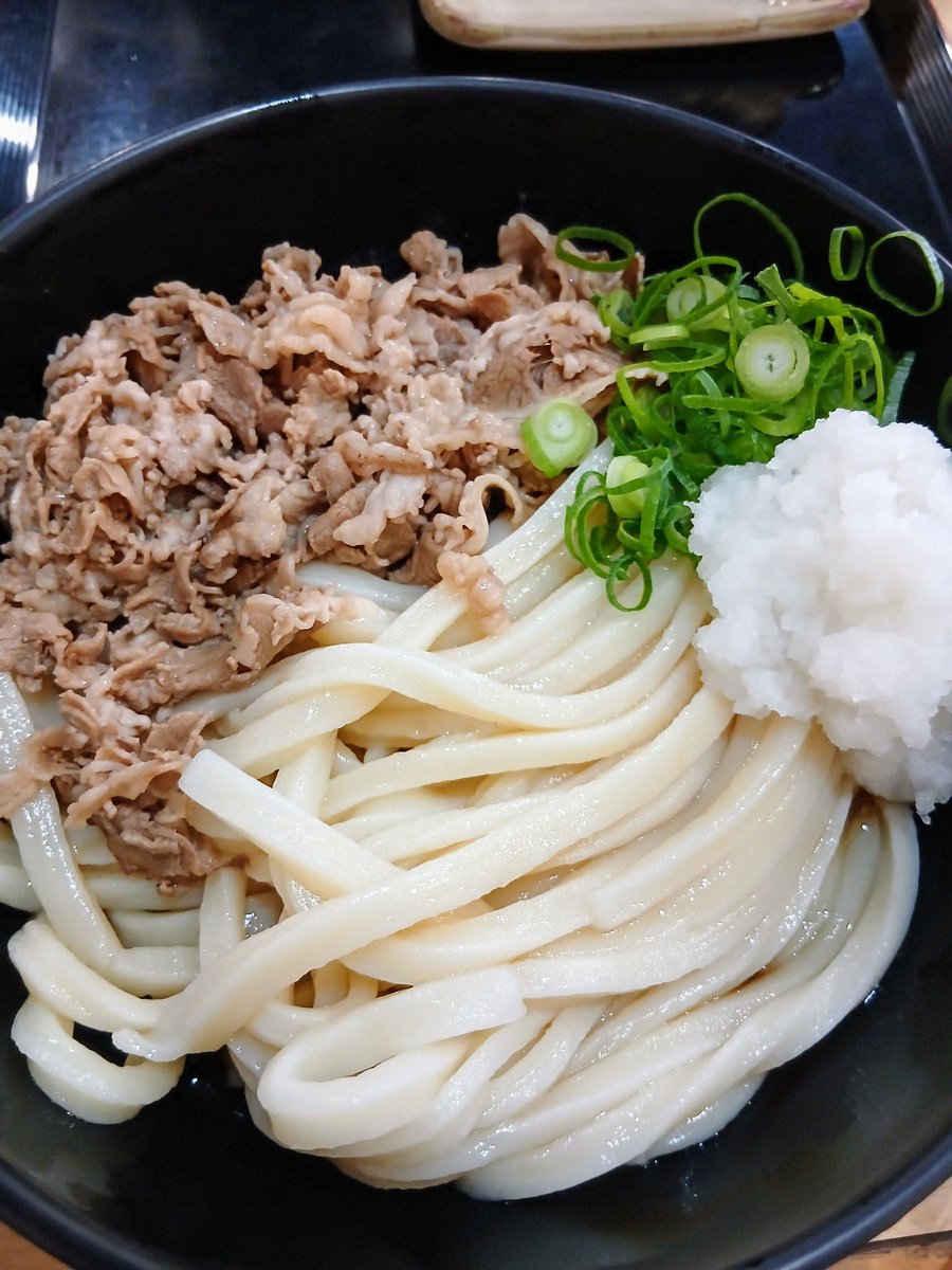 KimuKsks's tweet photo. GWのうどん屋…勘を働かせて、、、
今日も待ち時間なしでタイミング良く行けた✌😁
#讃岐うどん工房Istyle さん🍜
#釜ぶっかけ
#肉ぶっかけ (冷)
#山かけぶっかけ (冷) などなど…
冷でコシの強さを楽しむのも好きですが、個人的には “釜ぶっかけ” が好き😍
美味しかったで~す😋✨
#istyle https://t.co/dtaCLOPWJF