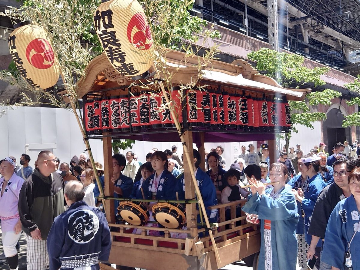 sushi_kinbee's tweet photo. 烏森神社の例大祭‼️
氏子じゃないので見学のみです😆

#烏森神社 #gw #寿司處金兵衛 #江戸前寿司 https://t.co/DWvh8BjuQ3