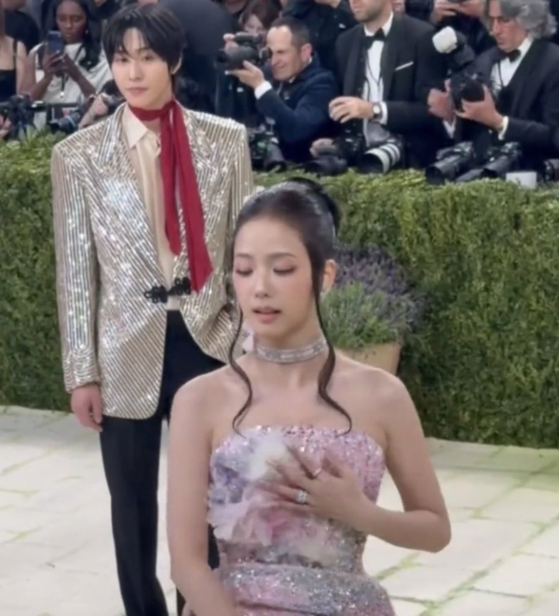 lee jihye and kim dokja in another universe 

JISOO AT MET GALA 
#JISOOxMetGala #MetGala2026