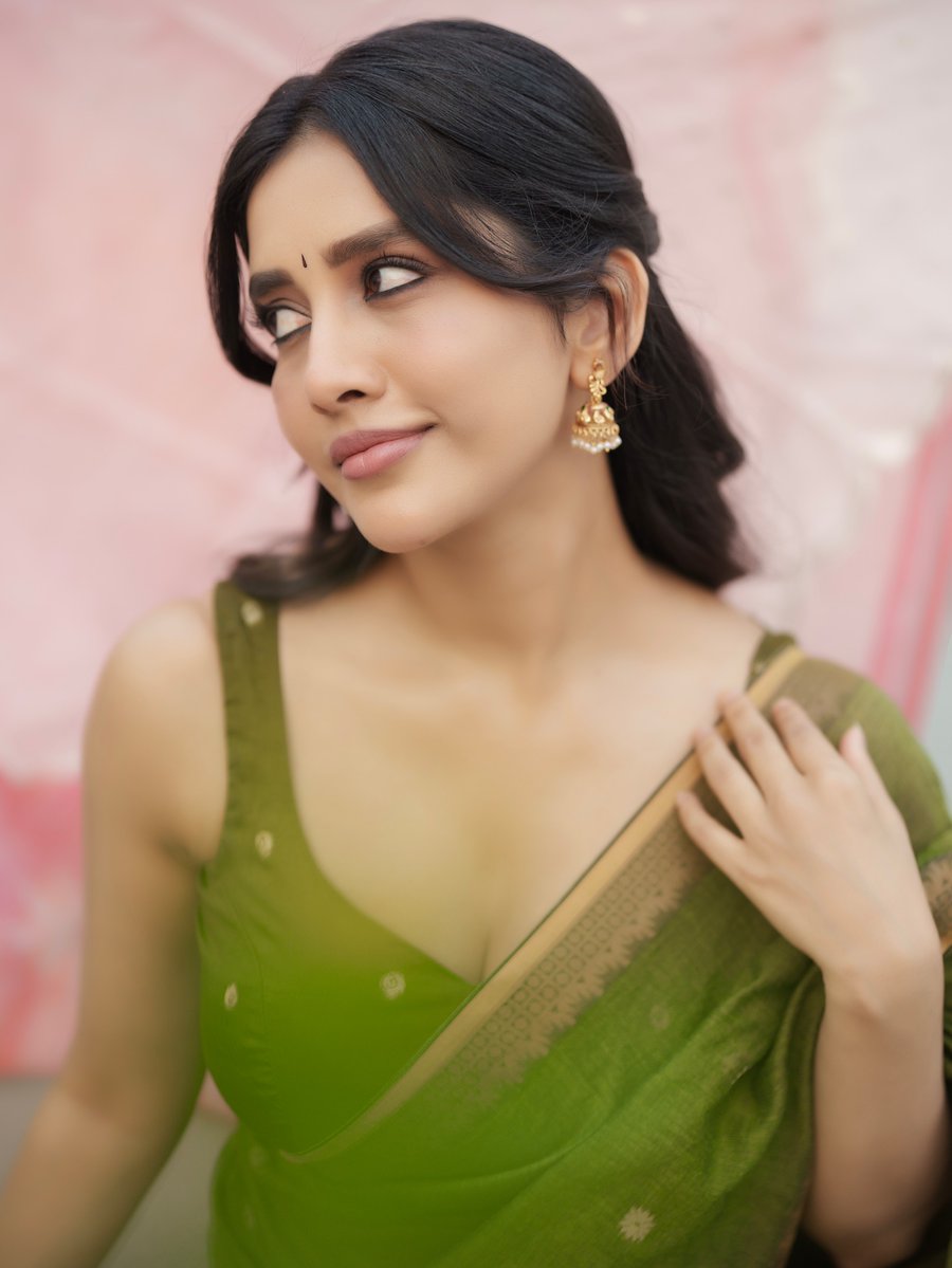 Only Actress tweet media