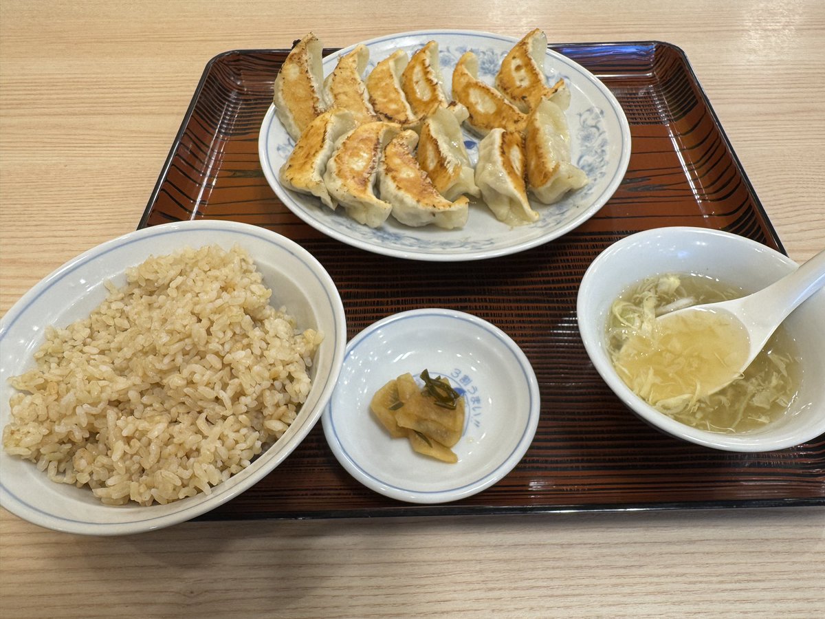 piroro_ep's tweet photo. ＾ω＾)b 埼玉のラジオ局に出入りしてた頃に散々ラジオCM聞かされてて気になってた、たぶん埼玉県民にとっては当たり前と思われる「ぎょうざの満洲」に行ってきましたお。

ダブル餃子定食やと。うまかた。
正直、「3割うまい」の日本語的な意味はようわからんかったけどお。 https://t.co/yF0rH8aIjA