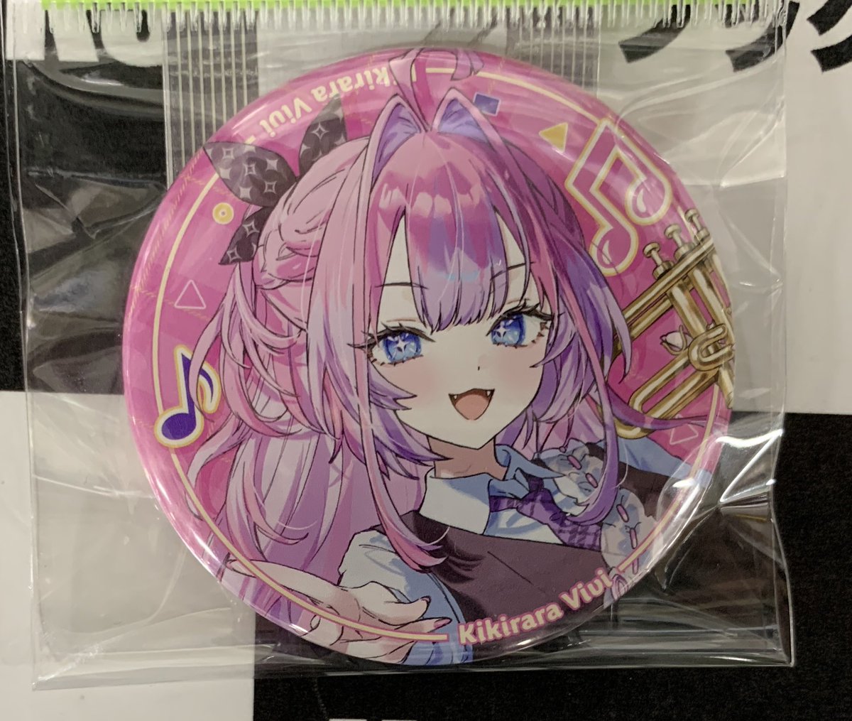 入荷情報】 ホロライブ 💅✨綺々羅々ヴィヴィ 💅✨ ✨缶バッジ