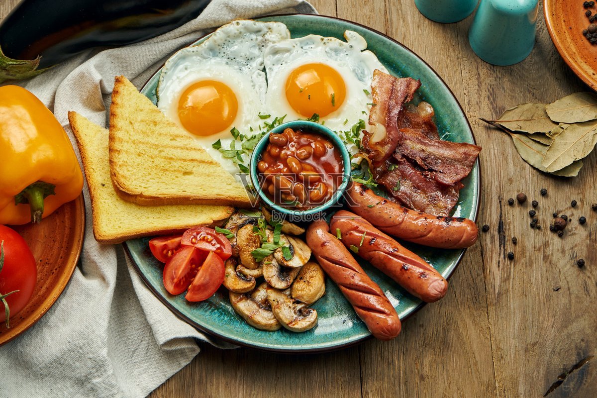 TetoiGuillaine's tweet image. Sunny side up eggs + crispy bacon + fresh salad = quick, cozy breakfast to fuel your day!  #DailyMeal #BreakfastVibes