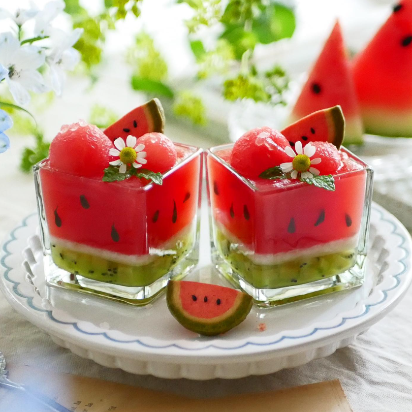 daily_dolce's tweet photo. Pretty fruit desserts made by y0fb.42ram https://t.co/5fqLzIMuSN