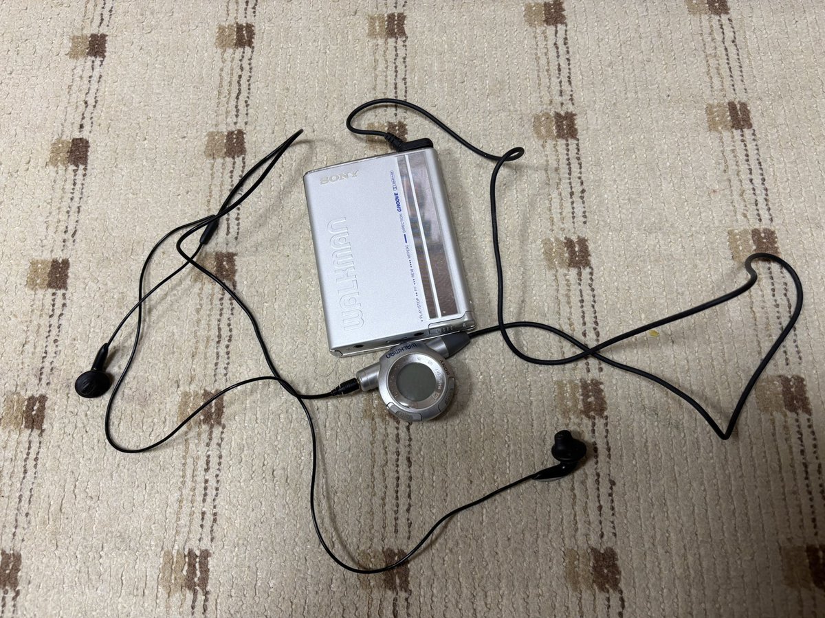 なかドル tweet media