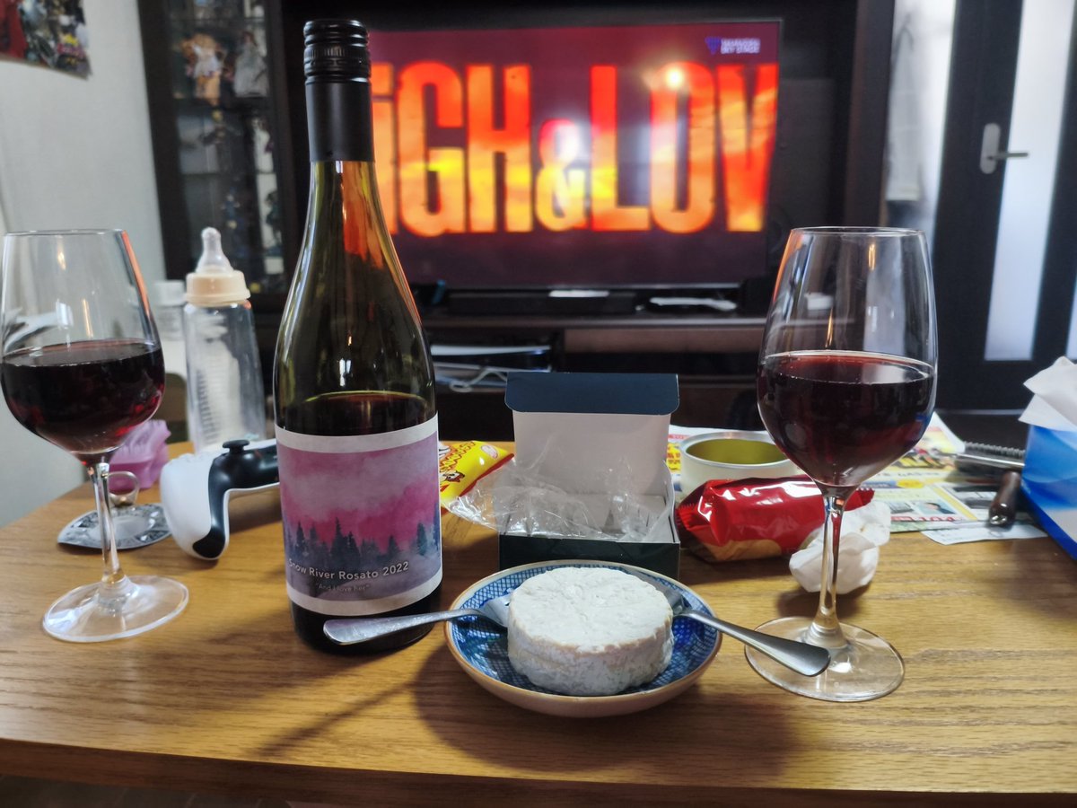 GWなので昼間からワインとチーズでHiGH&amp;LOW THE 戦国を見ている