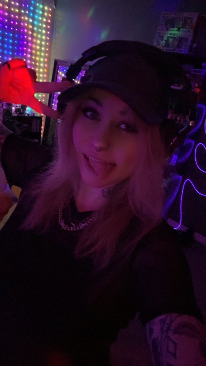 Phinxx tweet media