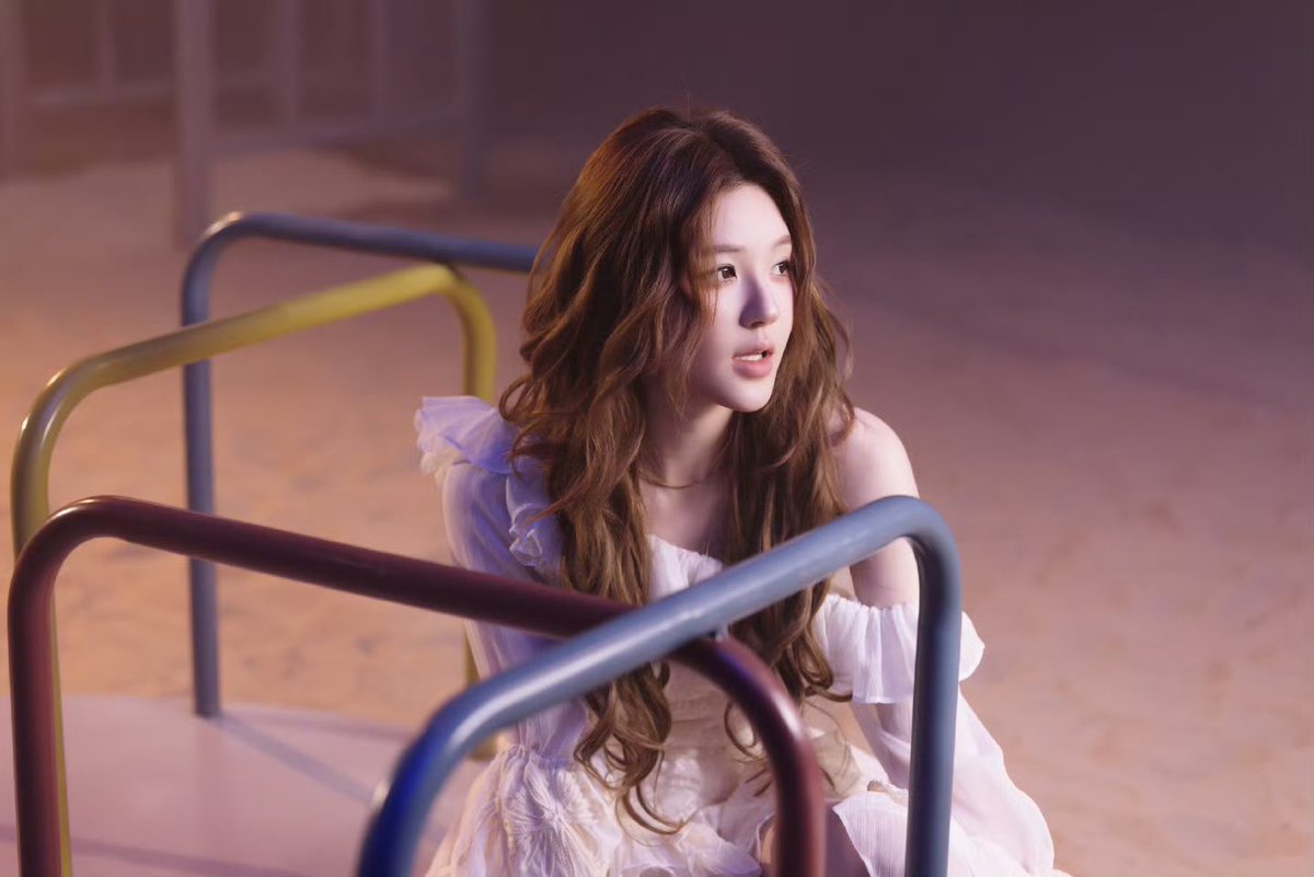 ZhaolusiTH's tweet image. 260505｜Studio Weibo Update！✨

[ Trans ]
" ทุกย่างก้าวในสวนสนุกแห่งภาพฝัน ล้วนเป็นบทกวีที่ยังเขียนไม่จบ
ก้าวเข้าสู่ช่วงเวลาที่จ้าวลู่ซือร่ายรำไปกับแสงและเงา "

(1/4)

🖇️shorturl.asia/5tysw

#จ้าวลู่ซือ #赵露思 #Zhaolusi