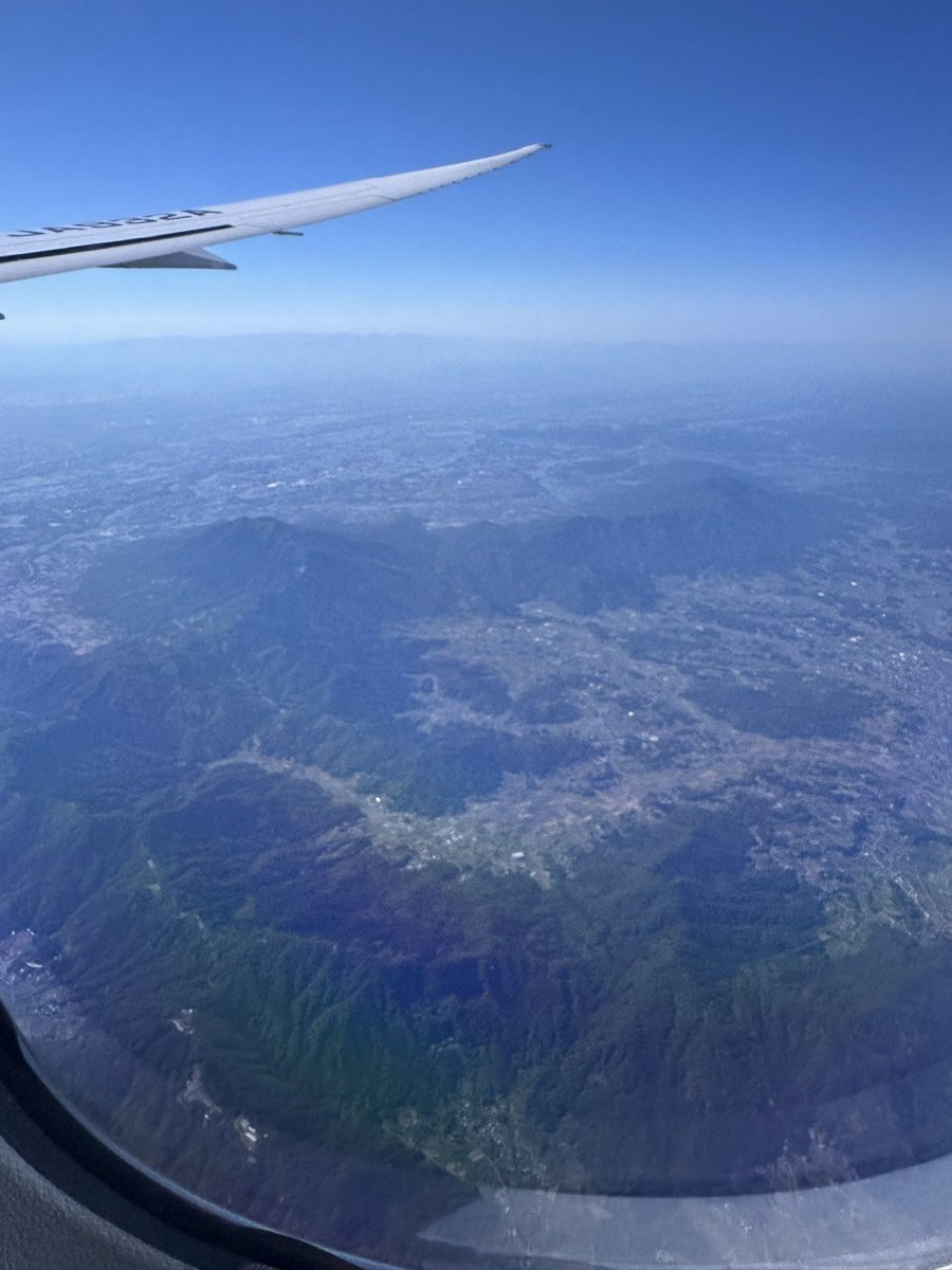 Tagachan1's tweet image. 当機は既に着陸体制に入っています✈️
視界良好‼️
あと少し...😆
その2

#F1
#F2
#現地観戦
#Miami
#ANA