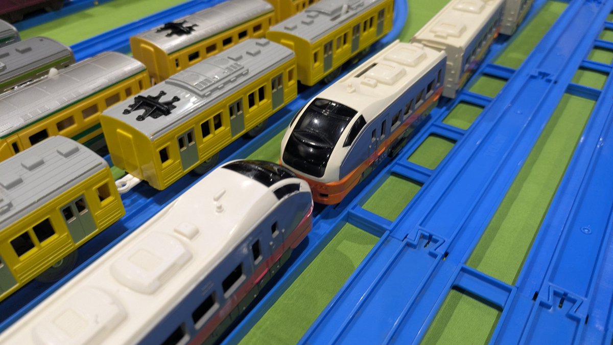 Keiso9100's tweet photo. #ビバプラ運転会
初参加でしたがvivaさんにお会いできて本当に良かったと思います！
ライブ配信に私も出演してるので是非アーカイブもご視聴ください！
https://t.co/2Fiqz7fltx https://t.co/2FLLJyuA2Q