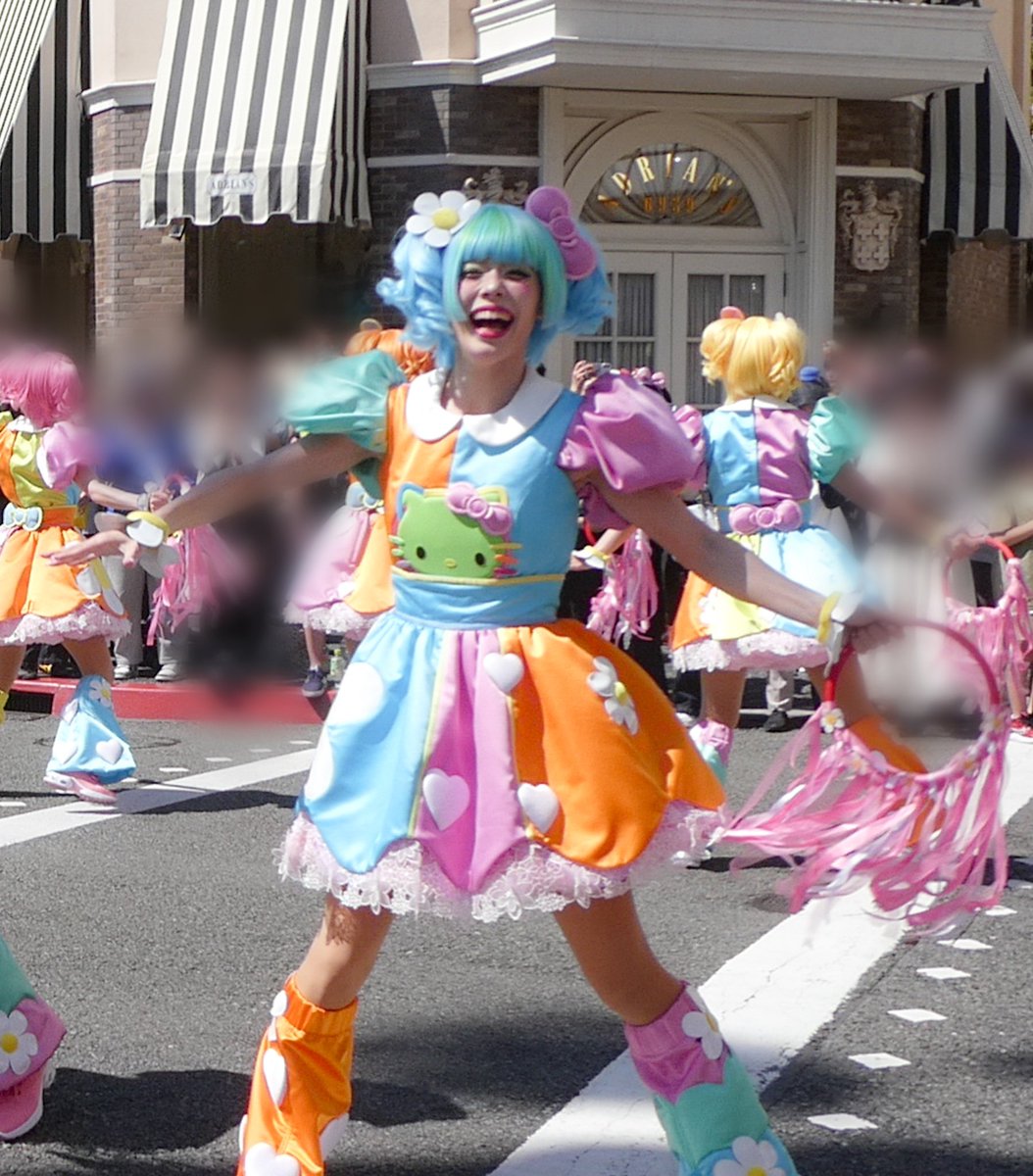 激レア◎USJ限定◎ドリームワールド首振り虹色ドレスキティ◎根付けストラップ 26/5/5 かおりちゃん キティユニット NO LIMIT! パレード ～Discover U