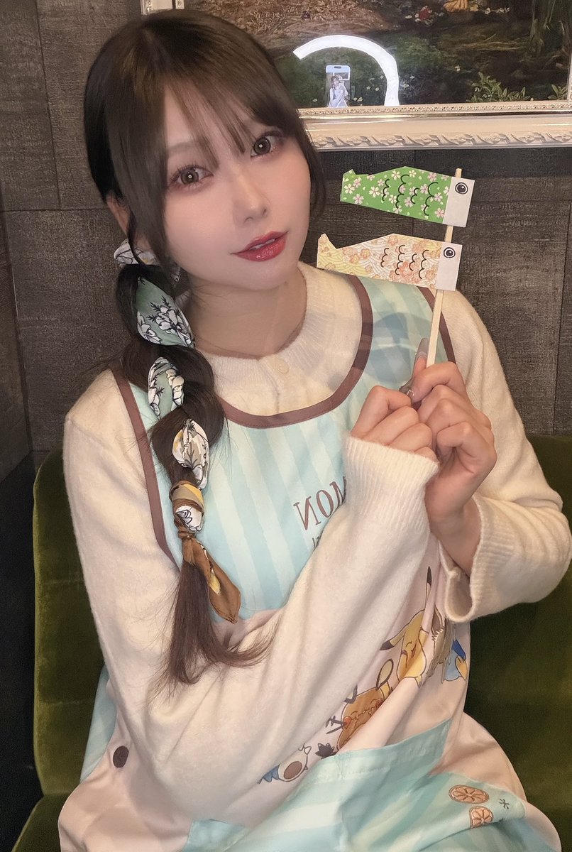 つきひ tweet media