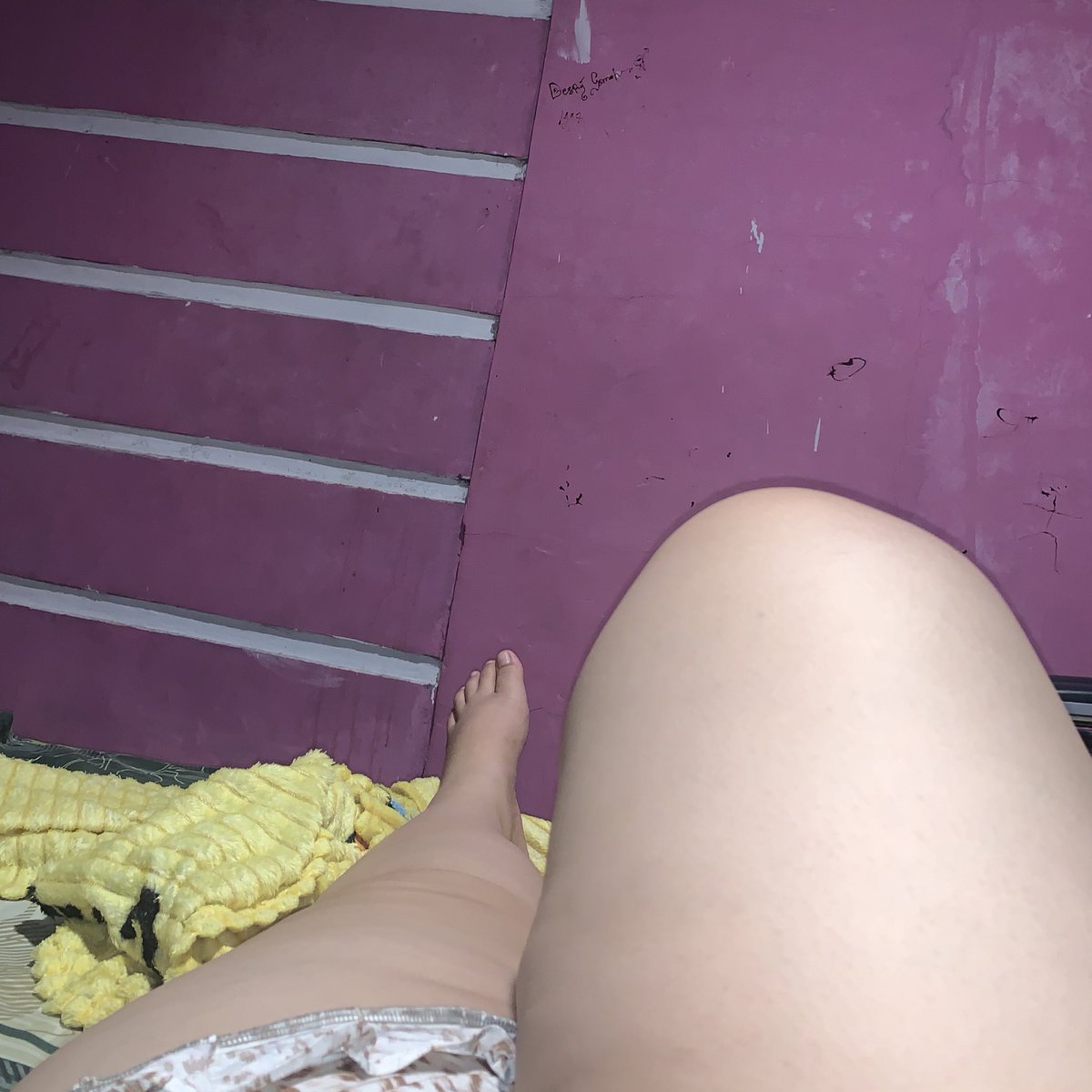 C0f33L4tt3's tweet photo. Siang hari dengan tema; dikamar aja karena cuaca di luar lagi panas😰 https://t.co/1JPlNGhRNq