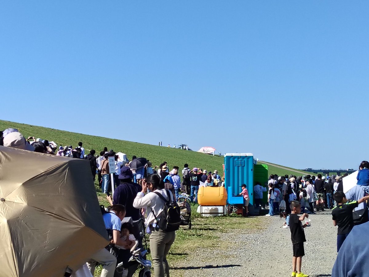 dragonmasashi's tweet photo. 春日部大凧あげ
風待ち。
風が強くても飛ばないし、無くても飛ばない。
難儀なことです。 https://t.co/2zJQChHHBf