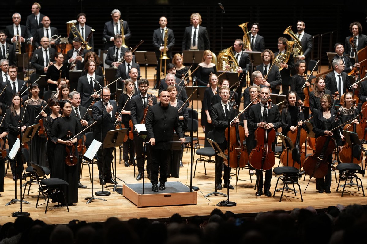 ⏪ Retour en images : c’était la semaine dernière à la <a href="/philharmonie/">Philharmonie de Paris</a> et en direct sur <a href="/francemusique/">France Musique</a> : <a href="/maofujita_piano/">Mao Fujita 藤田真央</a> interprétait le 21e Concerto de Mozart et Jaap van Zweden dirigeait la 7e Symphonie de Bruckner 💫
