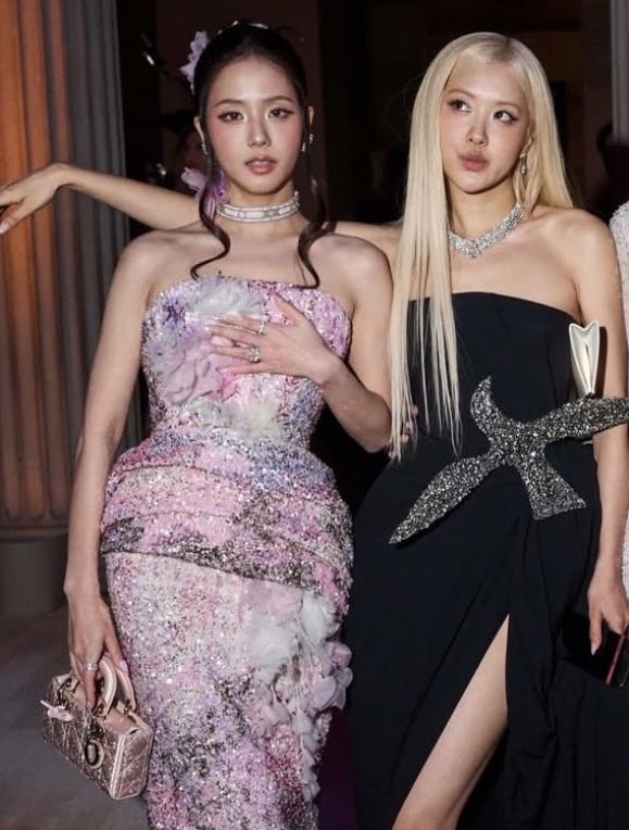 jpgchaesoo's tweet photo. MY DUO https://t.co/jkBASndYlf