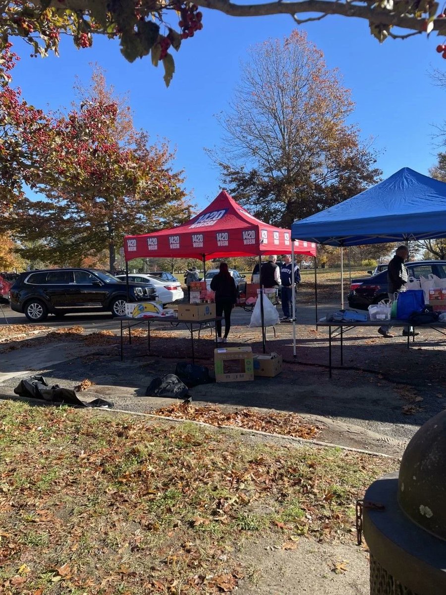 DarioPizzy's tweet image. Spent a sunny Saturday packing meals for 50+ families in need with @LocalFoodDrive! Grateful to turn time into hope—every box counts.  #VolunteerJoy #CommunityImpact