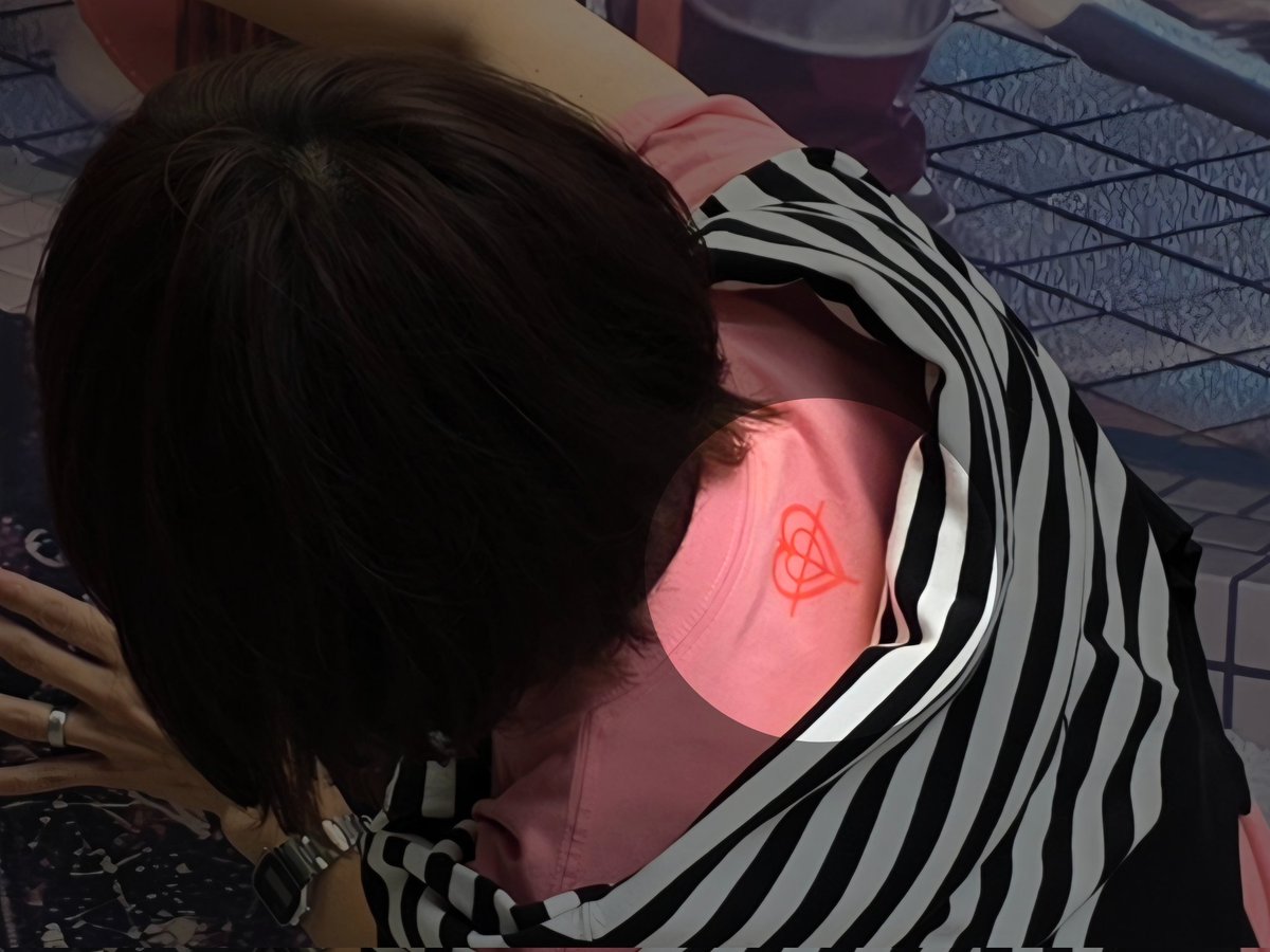 torichin8's tweet photo. iLYsー！📣
ピンクTも可愛いです!!!
(コラージュT)
背面首元ワンポイント入り 

156cm、骨格ウェーブのブルベ冬
アラフィフですがいけます
(多分) 
消しちゃって再掲
#Spotify_Number_i 
#i_ChargerStation 
#WiiiK_3XL 
#Ni_3XL 
#Number_i https://t.co/lklXDBvRNr