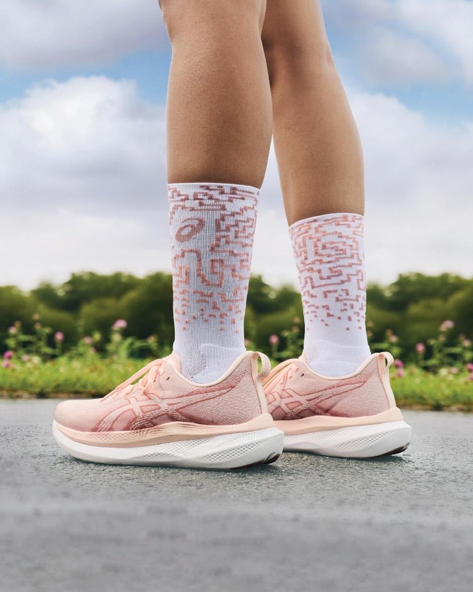 ASICS_India's tweet image. Crafted to keep the momentum going.
Presenting GLIDERIDE™️ MAX 2. Designed to make your long runs smooth and effortless.

Now available on asics.co.in and at your nearest ASICS stores.
​
#GLIDERIDEMAX2 #SoundMindSoundBody #MoveYourBodyMoveYourMind #ASICSIndia