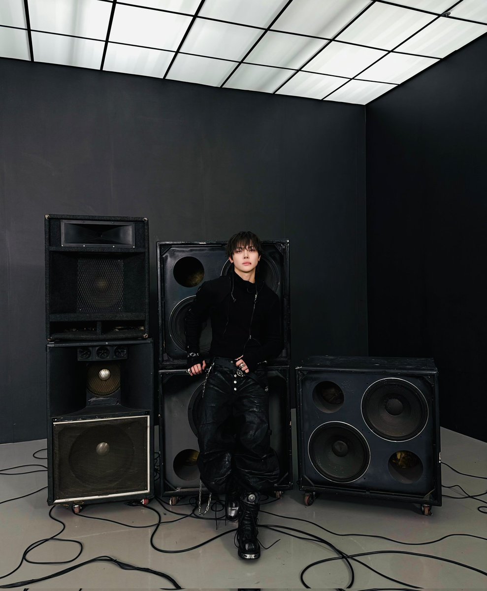 nico　25AW 黒　36 今週末発送 🌐 [WEVERSE] 260505 #NICHOLAS Post 🍓— 1/2👇 