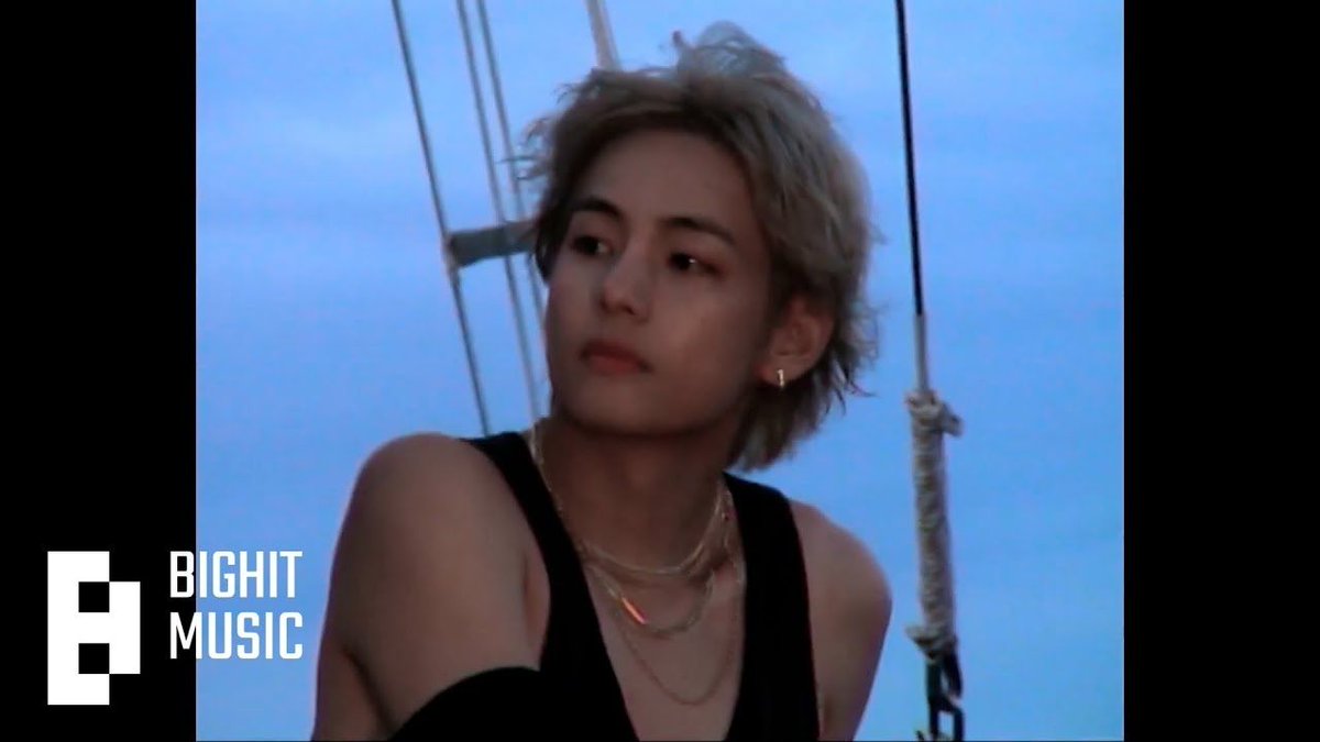 techjunkiejh's tweet image. V 'For Us' Official MV buff.ly/MrQWBnO #music  #MoviesTvTj (video) #MusicVideos    #Entertainment  #Asia  #KPop #SouthKorea #BTS  #V