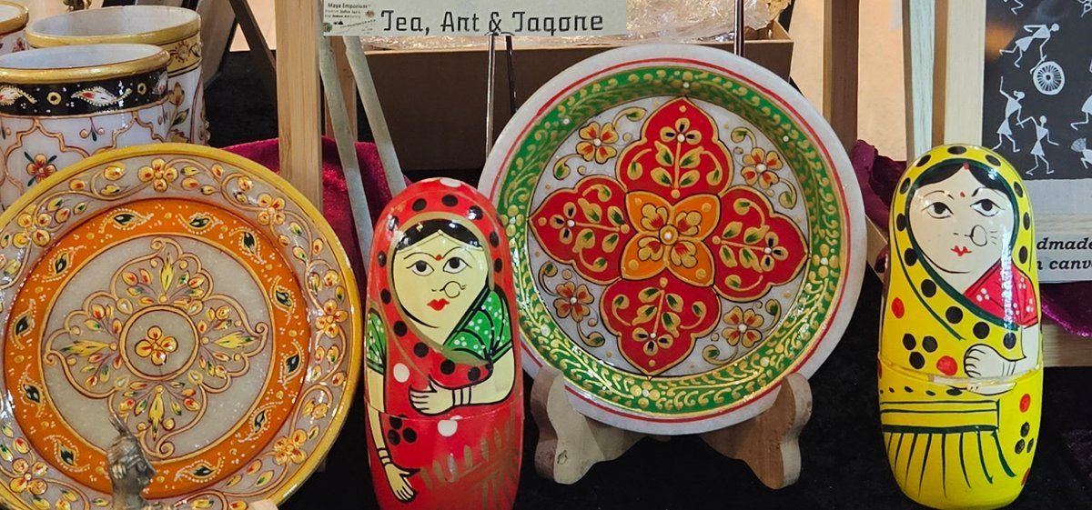 MayaIndianArts1's tweet photo. A quick glimpse into our "Tea, Art &amp; Tagore"- themed exhibition last weekend at #Gordon. Thanks to all who stopped by for a quick chat. #MayaTeaStory #MayaEmporium #mayaofaustralia #indianteainaustralia #indianteainnewzealand #ArtAndTea #MothersDay #IndianTea #IndianArts https://t.co/mwPcZNgnks